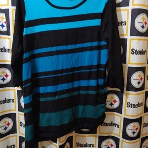 Like new, 22/24 Avenue sweater.